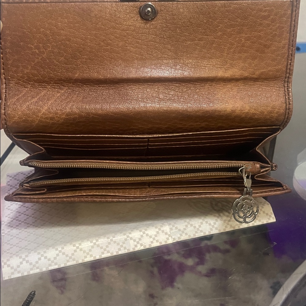 Gucci Chocolate Brown Box with Gold Logo - Picture 3 of 3